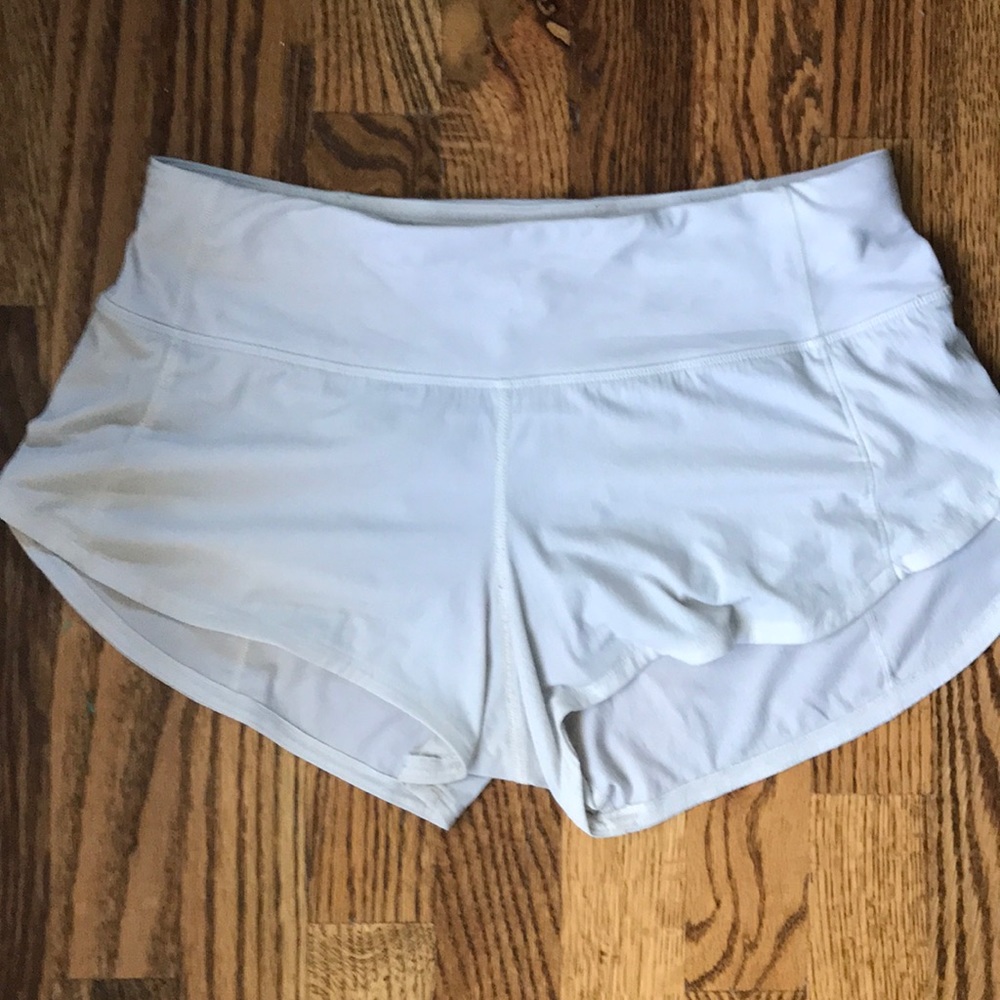 ✨Lululemon White Speed Up Shorts ✨
